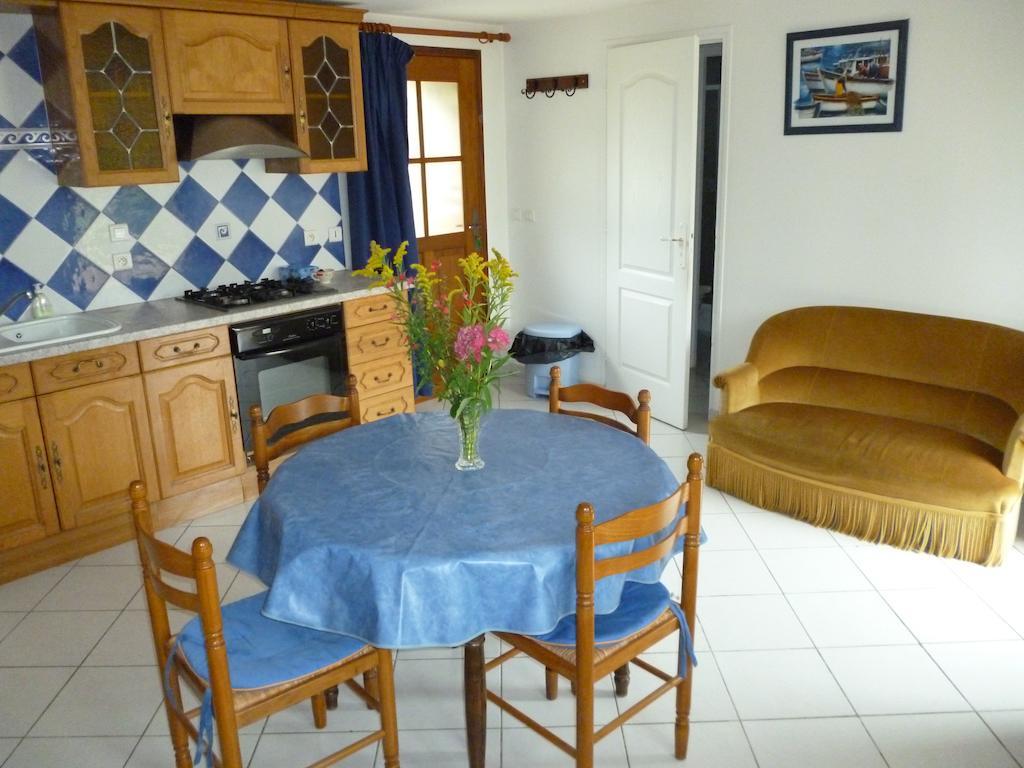 Les Gites De Kerroyal Garlan Quarto foto