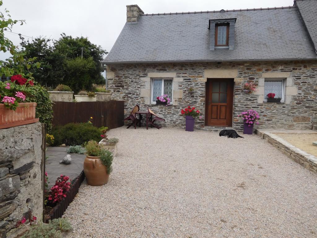 Les Gites De Kerroyal Garlan Exterior foto