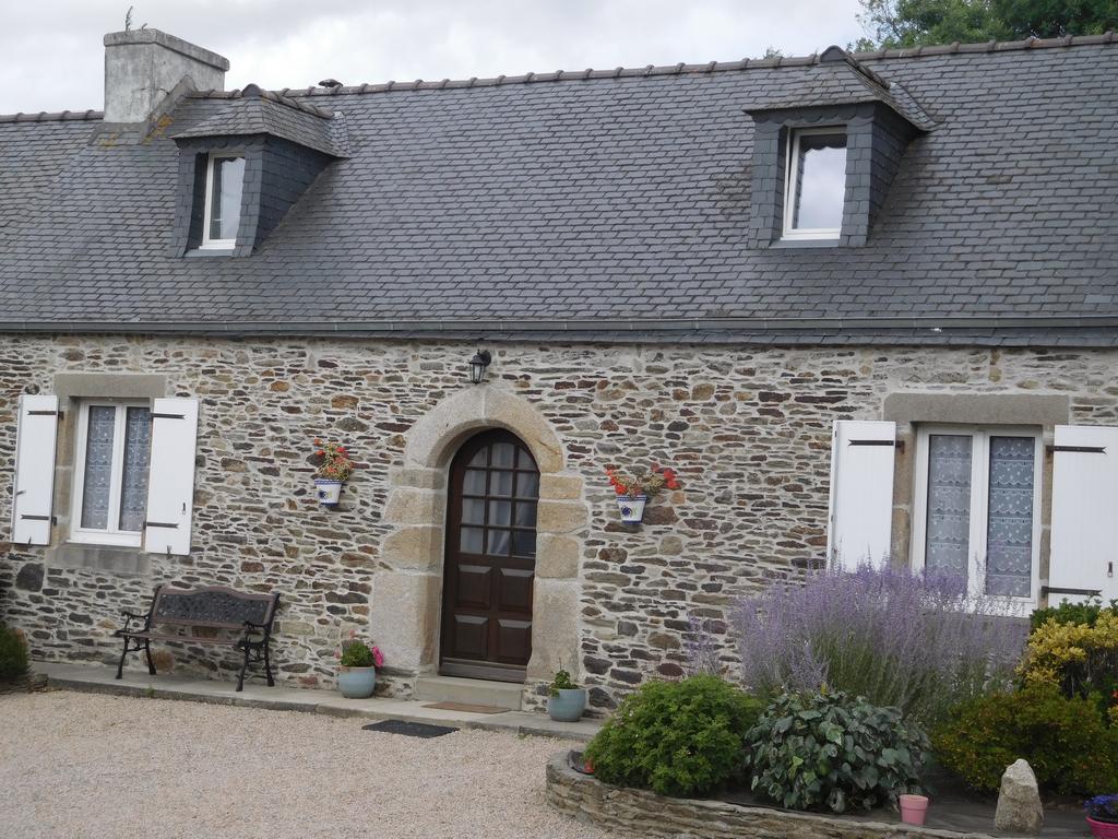 Les Gites De Kerroyal Garlan Exterior foto