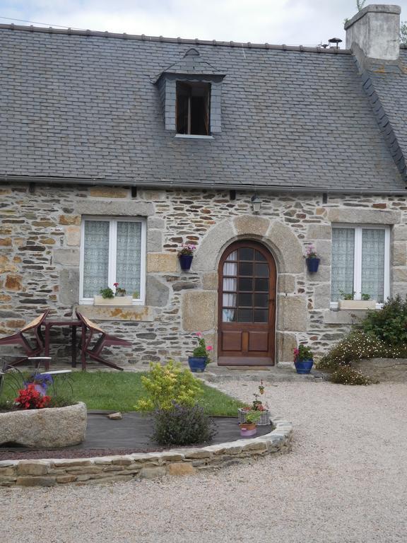 Les Gites De Kerroyal Garlan Exterior foto